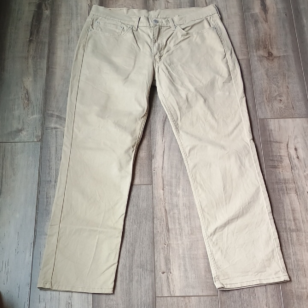Levi's Light Tan Chino Pants - Straight Leg